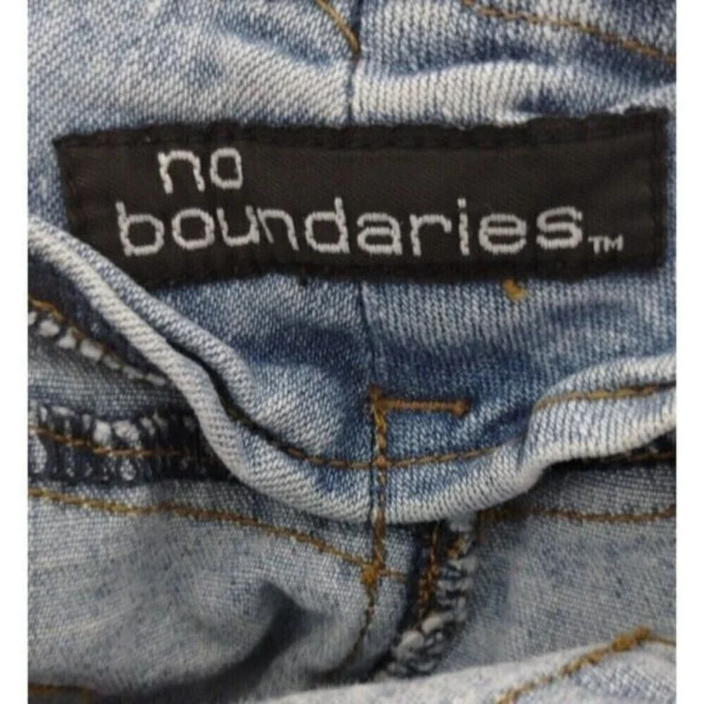 No Boundaries Denim Skirt Frayed Hem Light Wash Mini Skirt‎ Juniors Size15